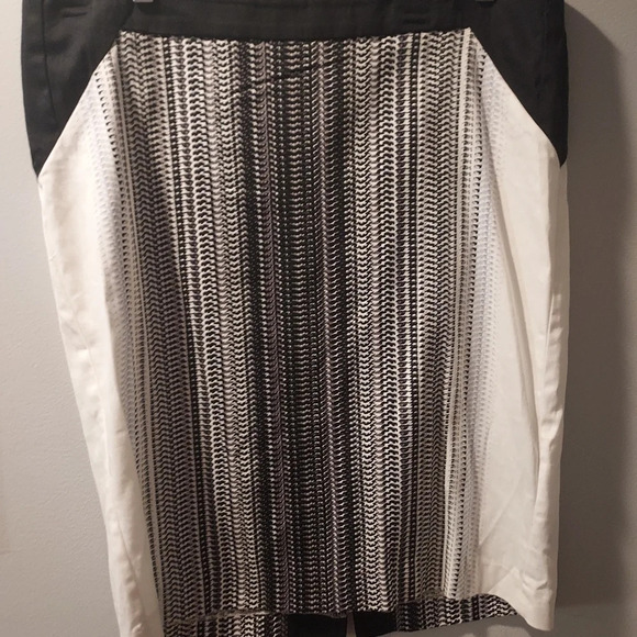 eci New York Black and White Printed Pencil Skirt in Size 14 - Picture 4 of 10